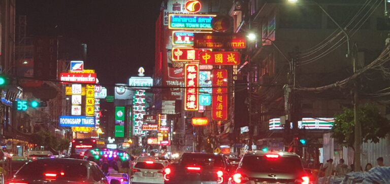 PRIMER DÍA EN BANGKOK: ATERRIZAJE, TEMPLOS, RISAS…Y MUCHO CALOR. DIA 3