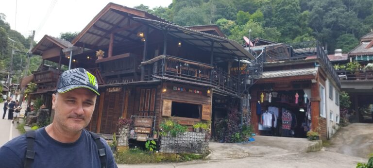 MAE KAMPONG, CHIANG MAI. DIA 10.