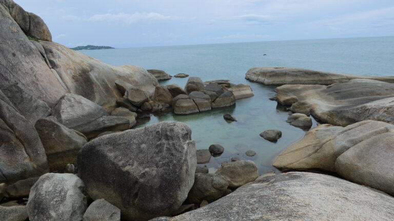 KOH SAMUI, PLAYAS , TEMPLOS Y MERCADILLOS. Día 13.