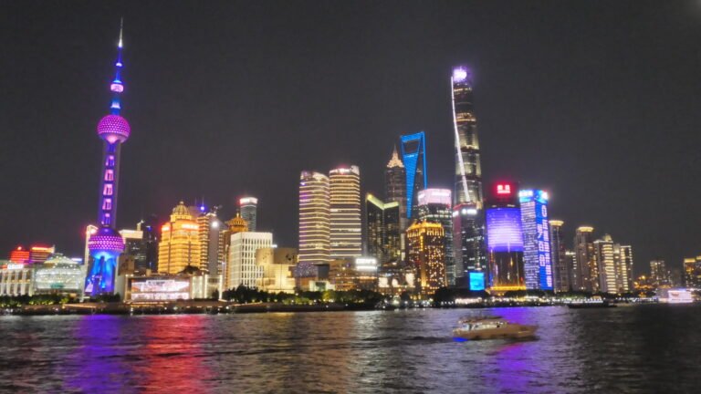 LLEGAMOS A SHANGHAI, EL SKYLINE MÁS IMPRESIONANTE DEL VIAJE, DIA 12.